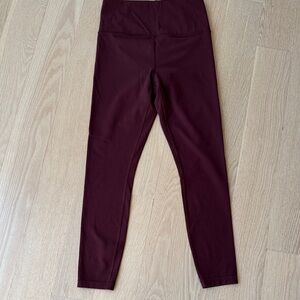 Athleta elation 7/8 legging size xs 
Color - Garnet